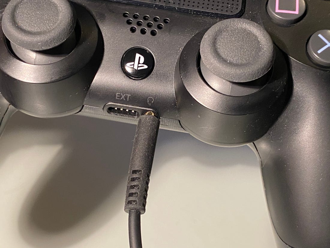 Tay cầm chơi game không dây PS4 Sony DUALSHOCK 4 Controller Đỏ pha lê CUH-ZCT2G 18 trang bị jack 3.5mm trên tay cầm